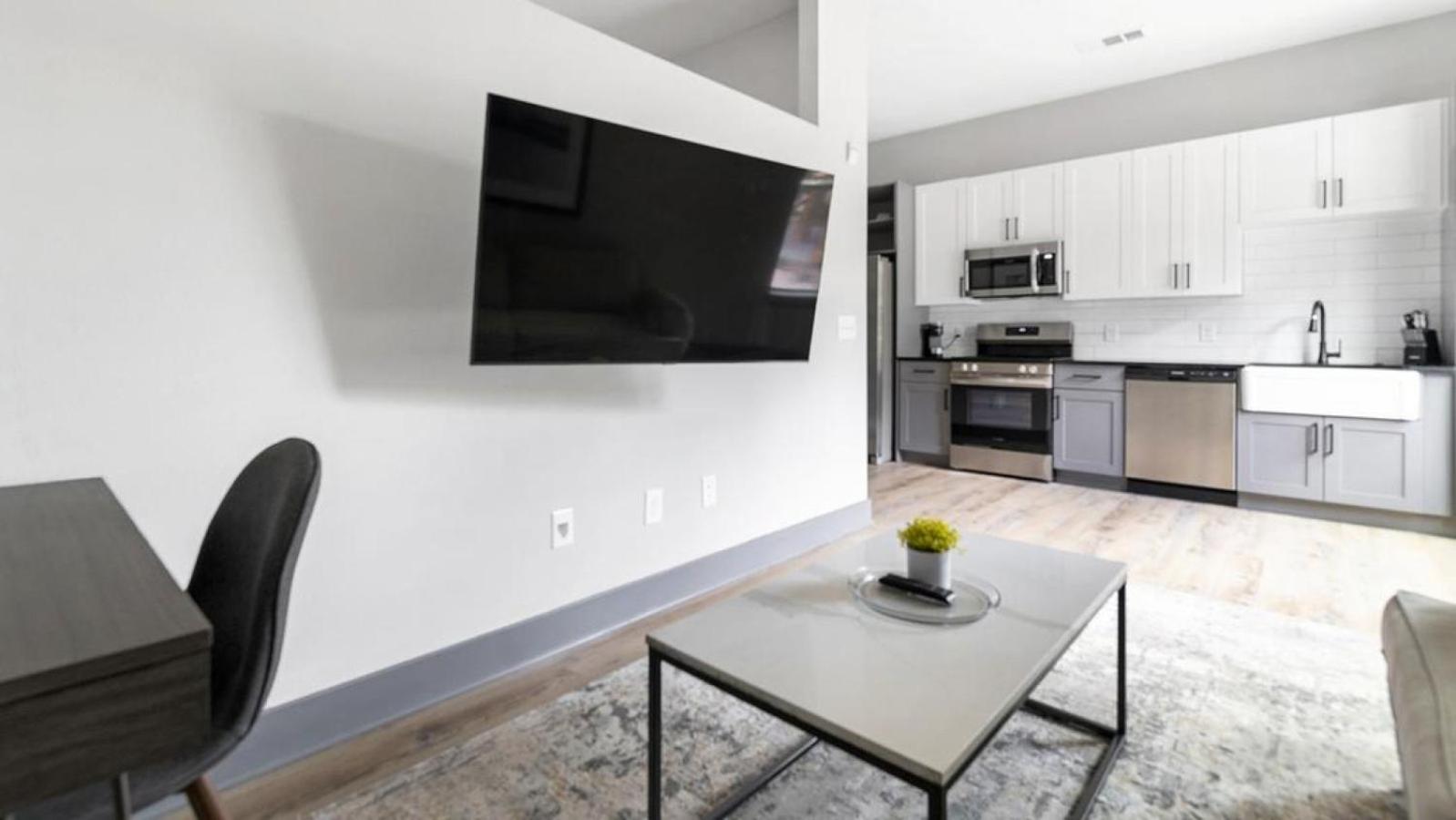 Landing at The Note - Studio in Northside view 3