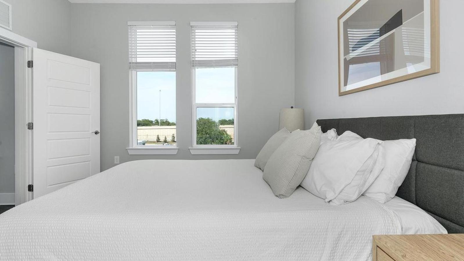 Landing at The Exchange - 2 Bedrooms in San Marco view 3
