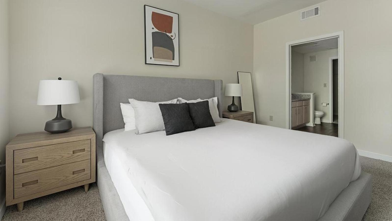 Landing at The Bristol on Union - 1 Bedroom in New Pathways view 5