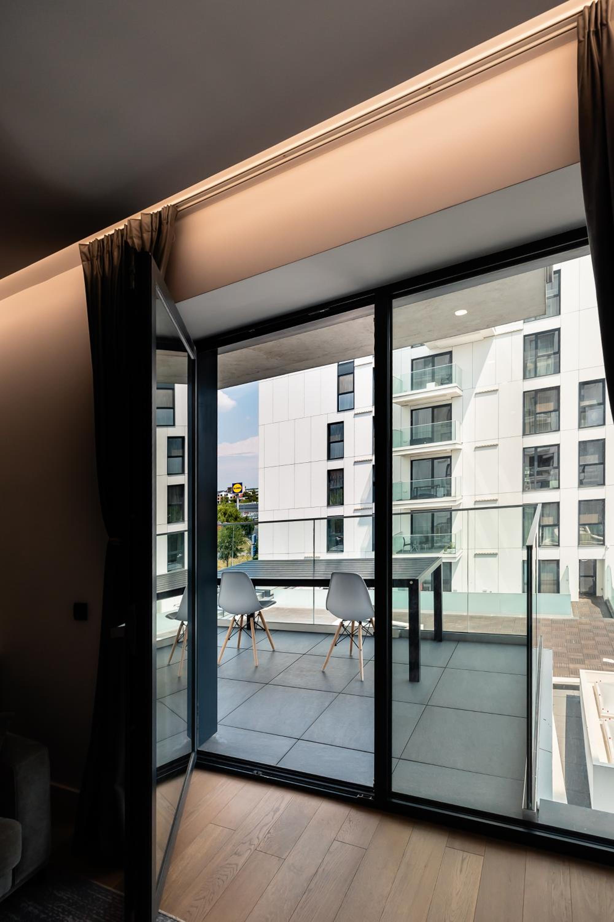 Vision - Exclusive Herastrau Apt with Parking