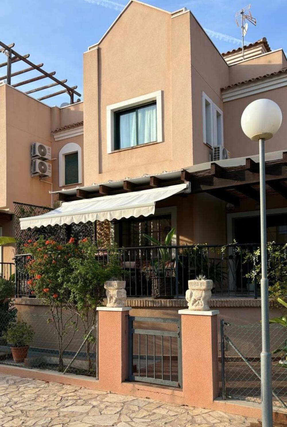 House Laguna Roja with sun terrace