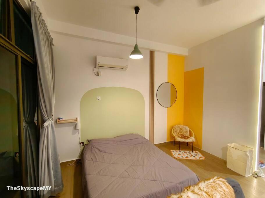 Balcony Suite Palazio Mount Austin by Foxie Bed