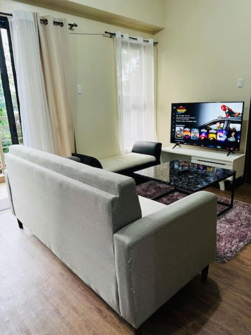 2 BR Condo,2 CR, 2 Balcony Unli Netflix, Disney view 4