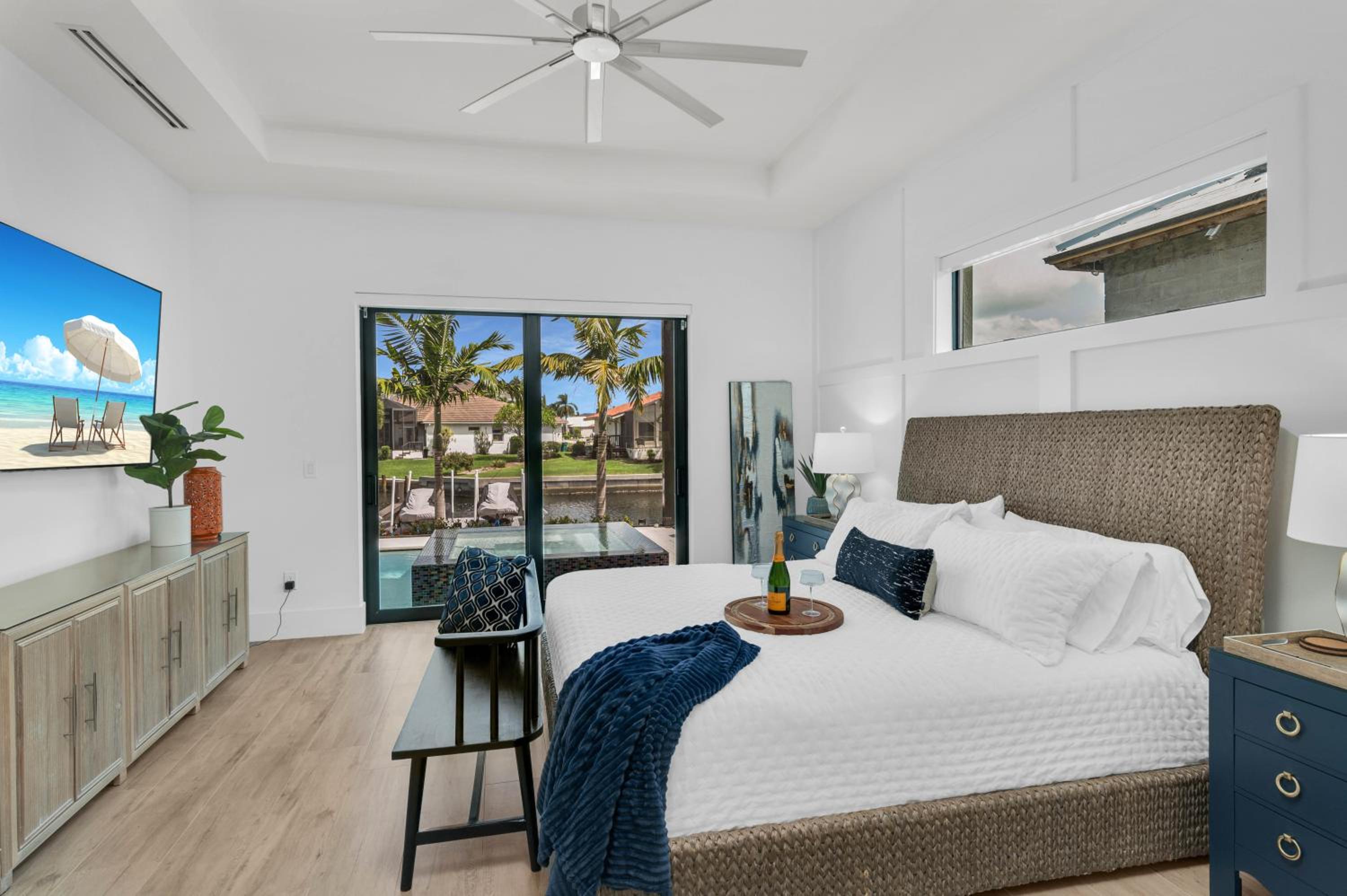 Luxurious Waterfront 4 Bed Island Retreat view 5