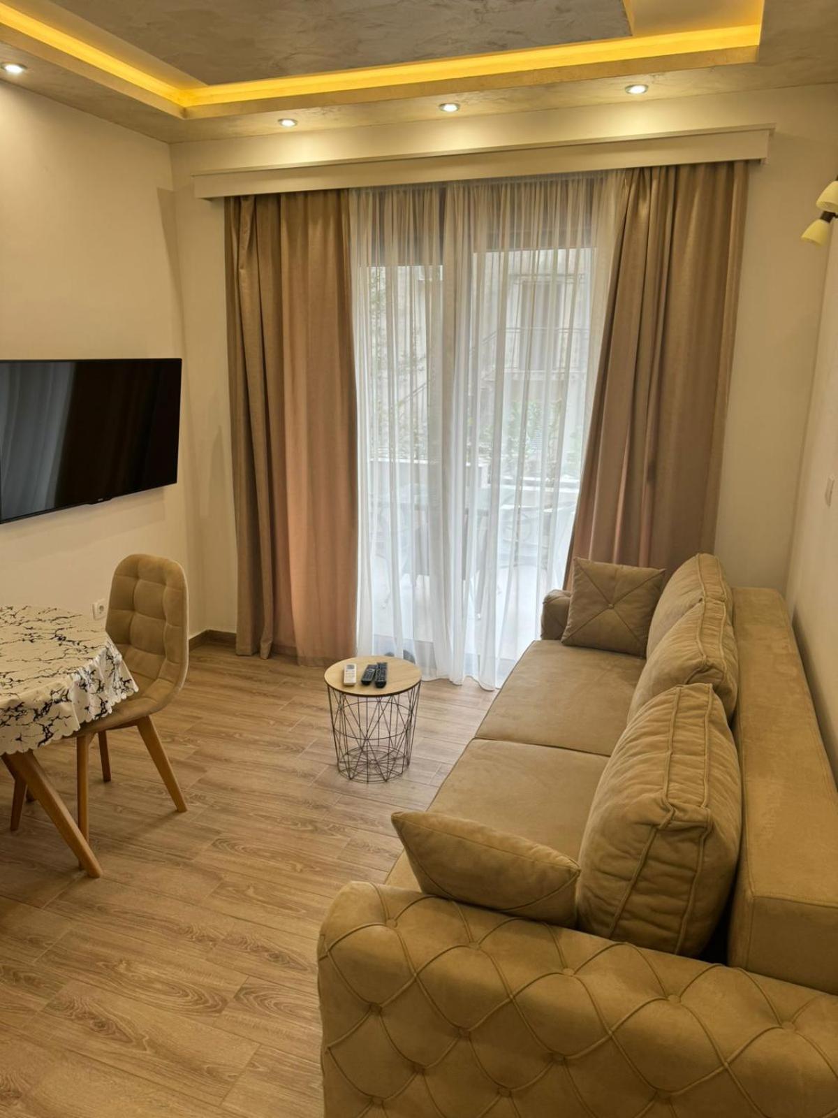 Alex Apartments ,50m from the sea,FREE PRIVATE PARKING