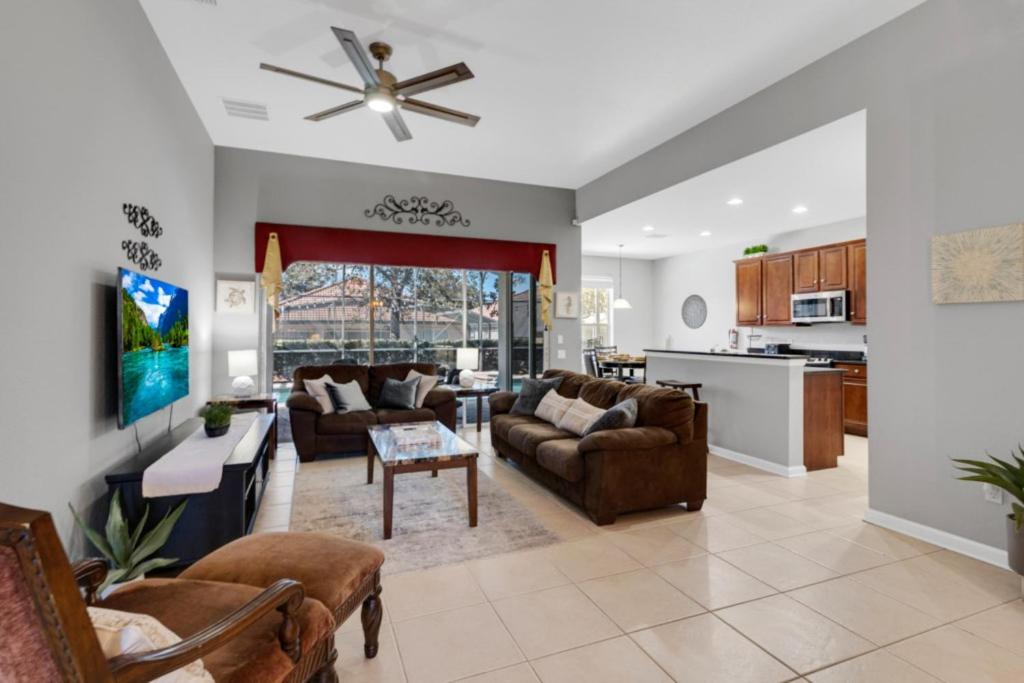 2538 Windsor Hills