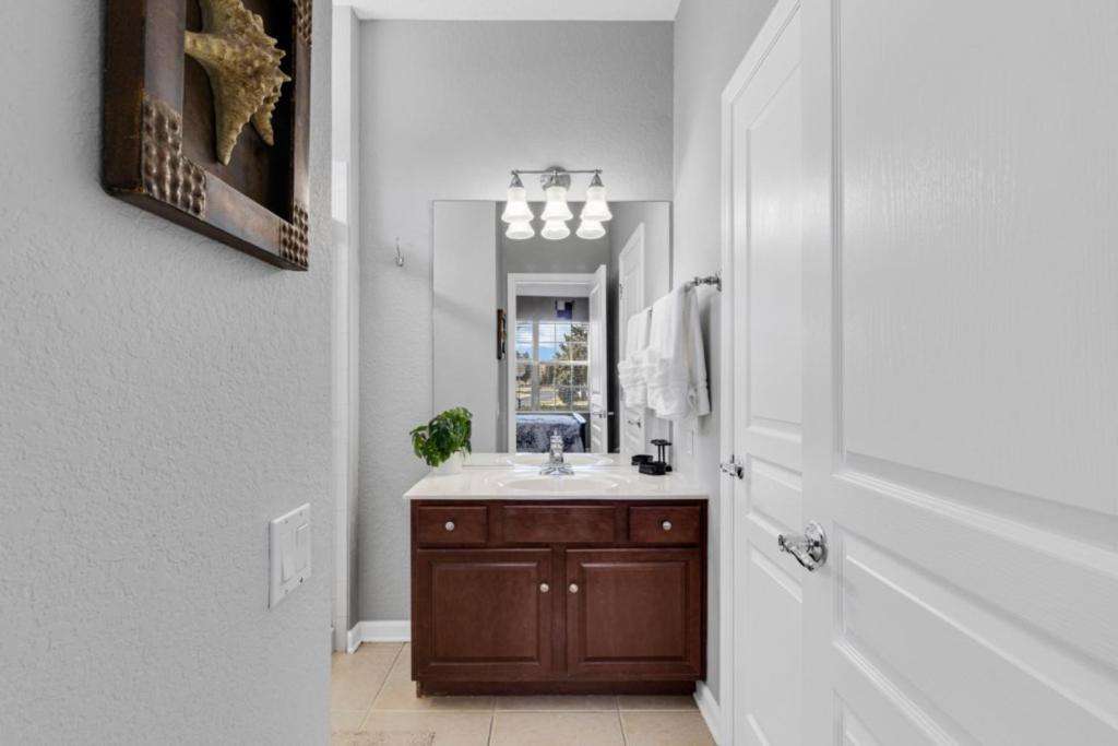 2538 Windsor Hills