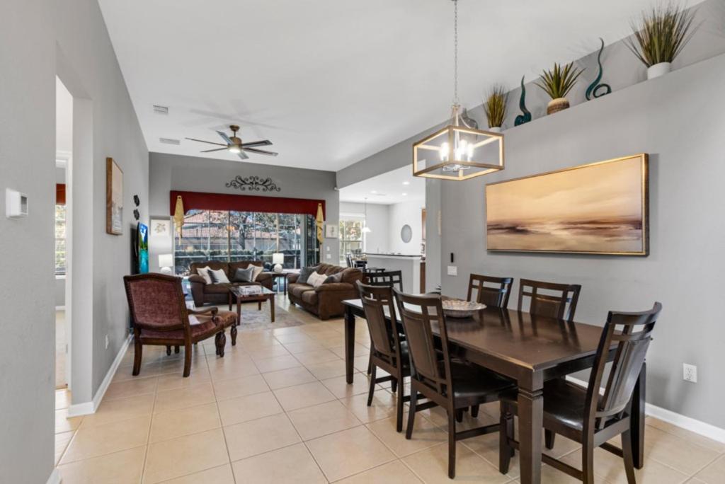2538 Windsor Hills