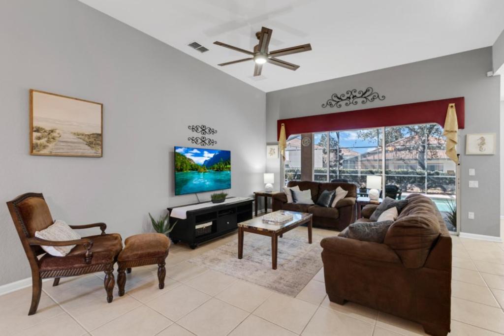 2538 Windsor Hills