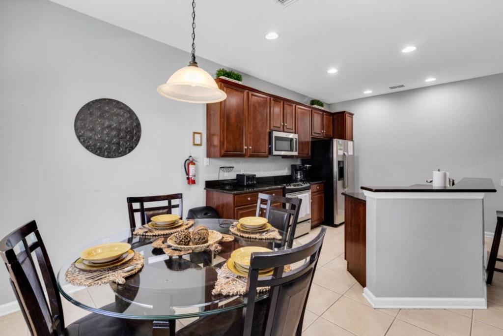 2538 Windsor Hills