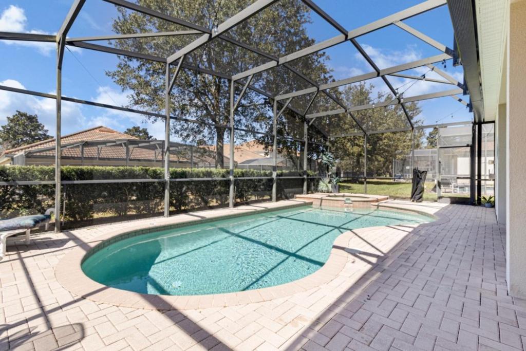 2538 Windsor Hills