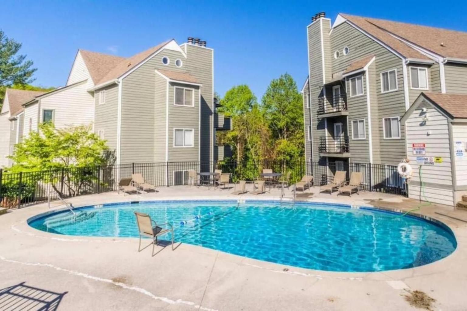2 Places, 1 Epic Smoky Mtn Stay! Breathtaking Views-Indoor Pool-Outdoor Pool-Hot Tubs-Arcade-Playground-Close to Downtown view 2
