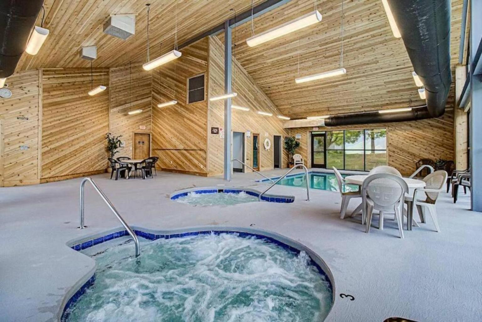 2 Places, 1 Epic Smoky Mtn Stay! Breathtaking Views-Indoor Pool-Outdoor Pool-Hot Tubs-Arcade-Playground-Close to Downtown view 5
