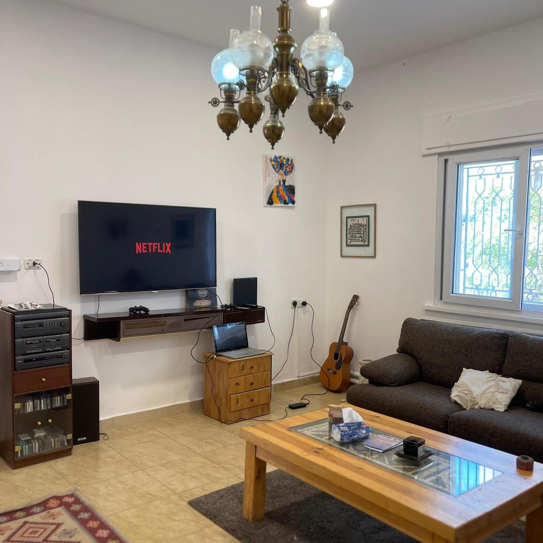 Cozy Central Apartment with a garden & 4 bedrooms view 3