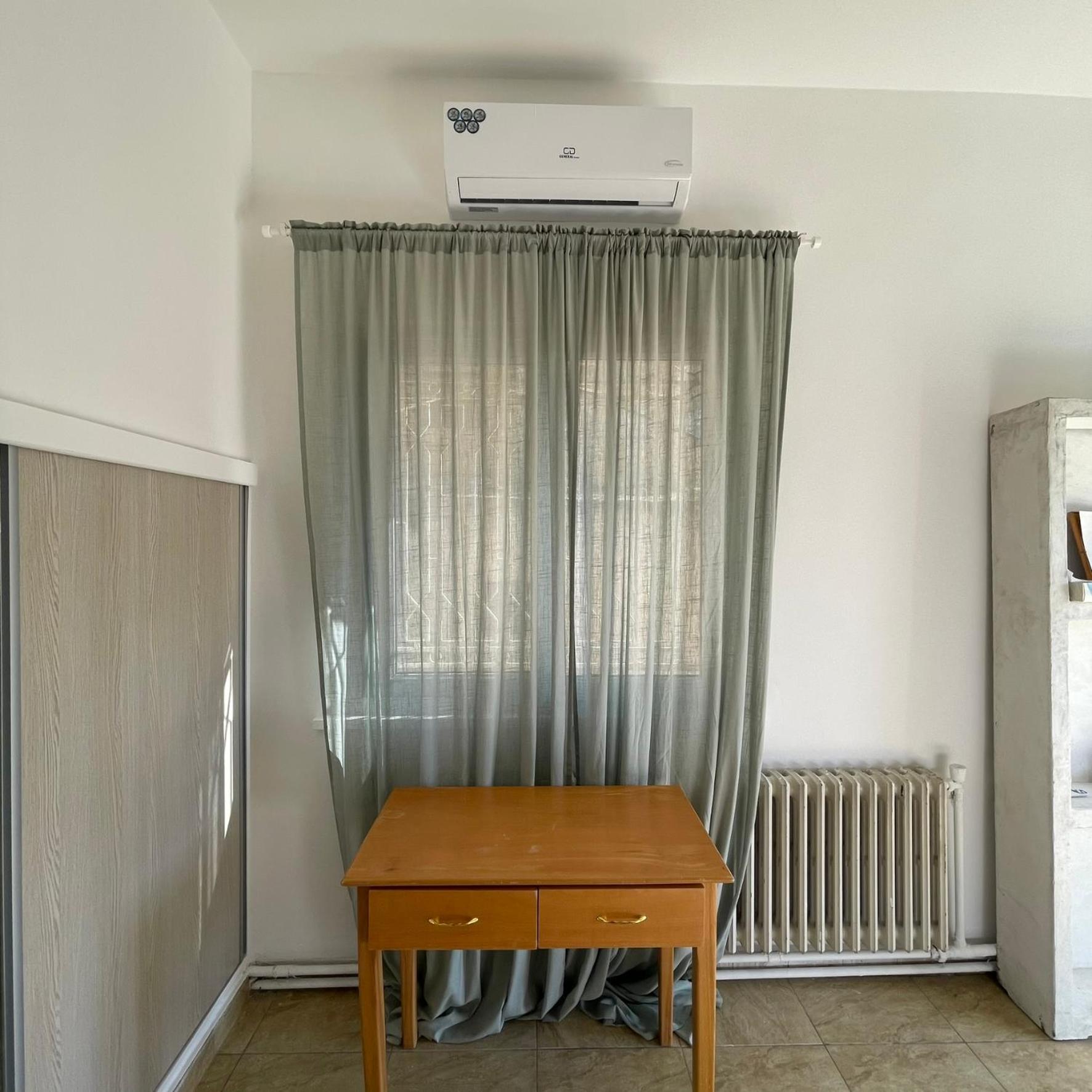 Cozy Central Apartment with a garden & 4 bedrooms view 5