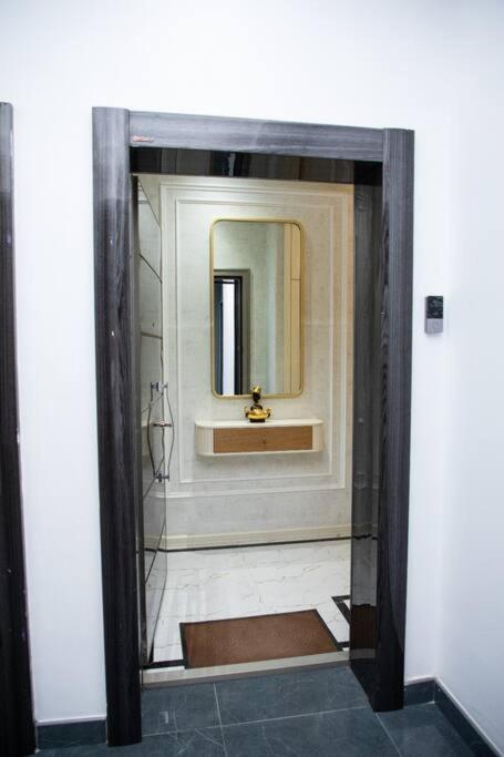 Spacious Apartment close to Heydar Aliyev Center