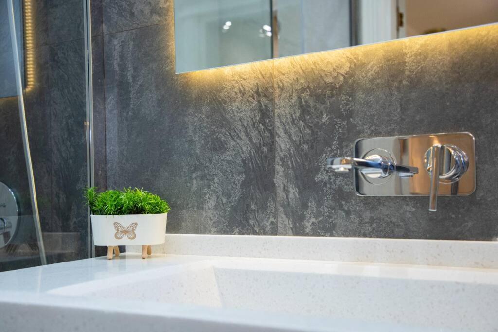 Spacious Apartment close to Heydar Aliyev Center