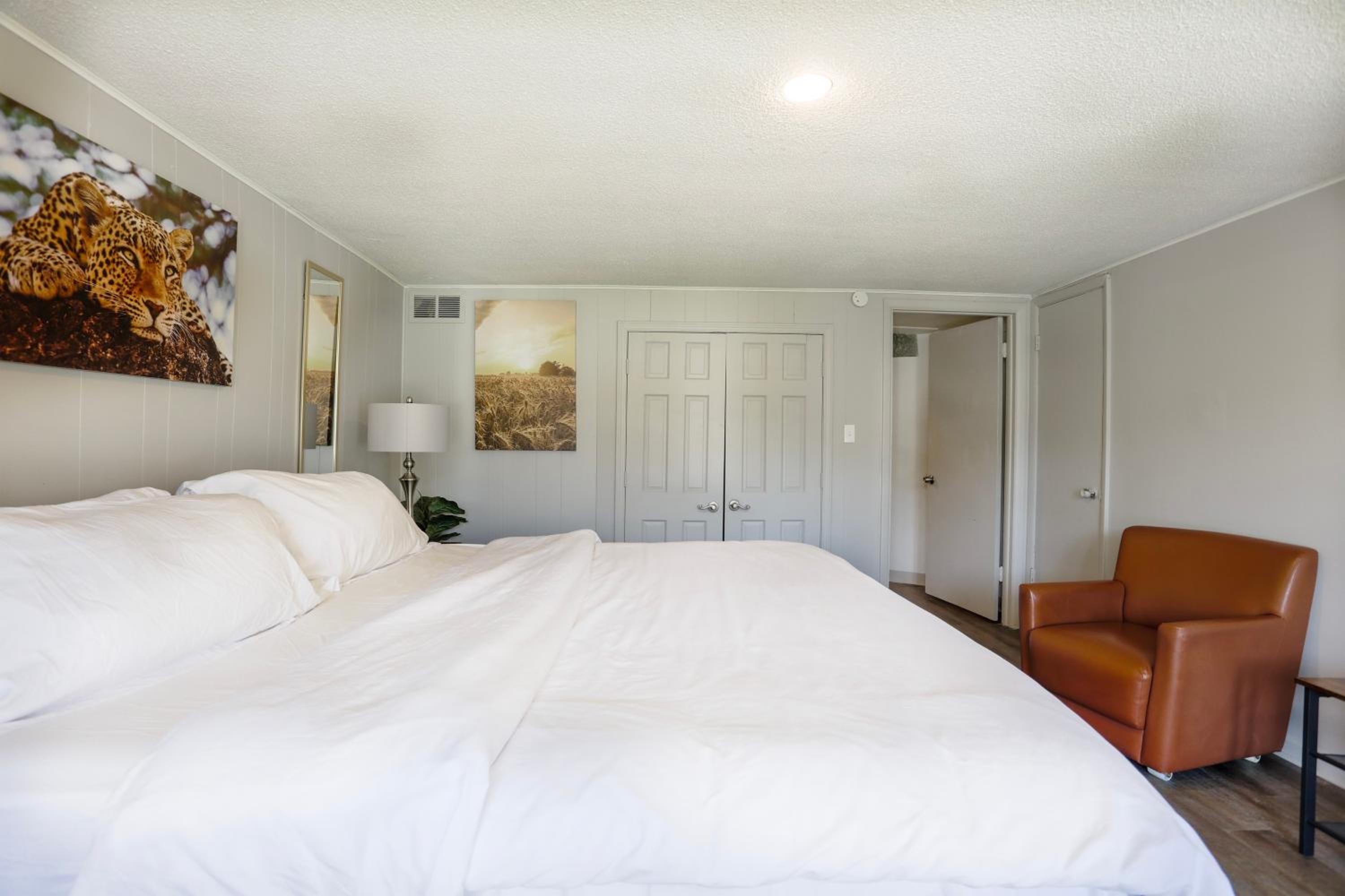 Family Friendly Overland Park home - Property Image 28