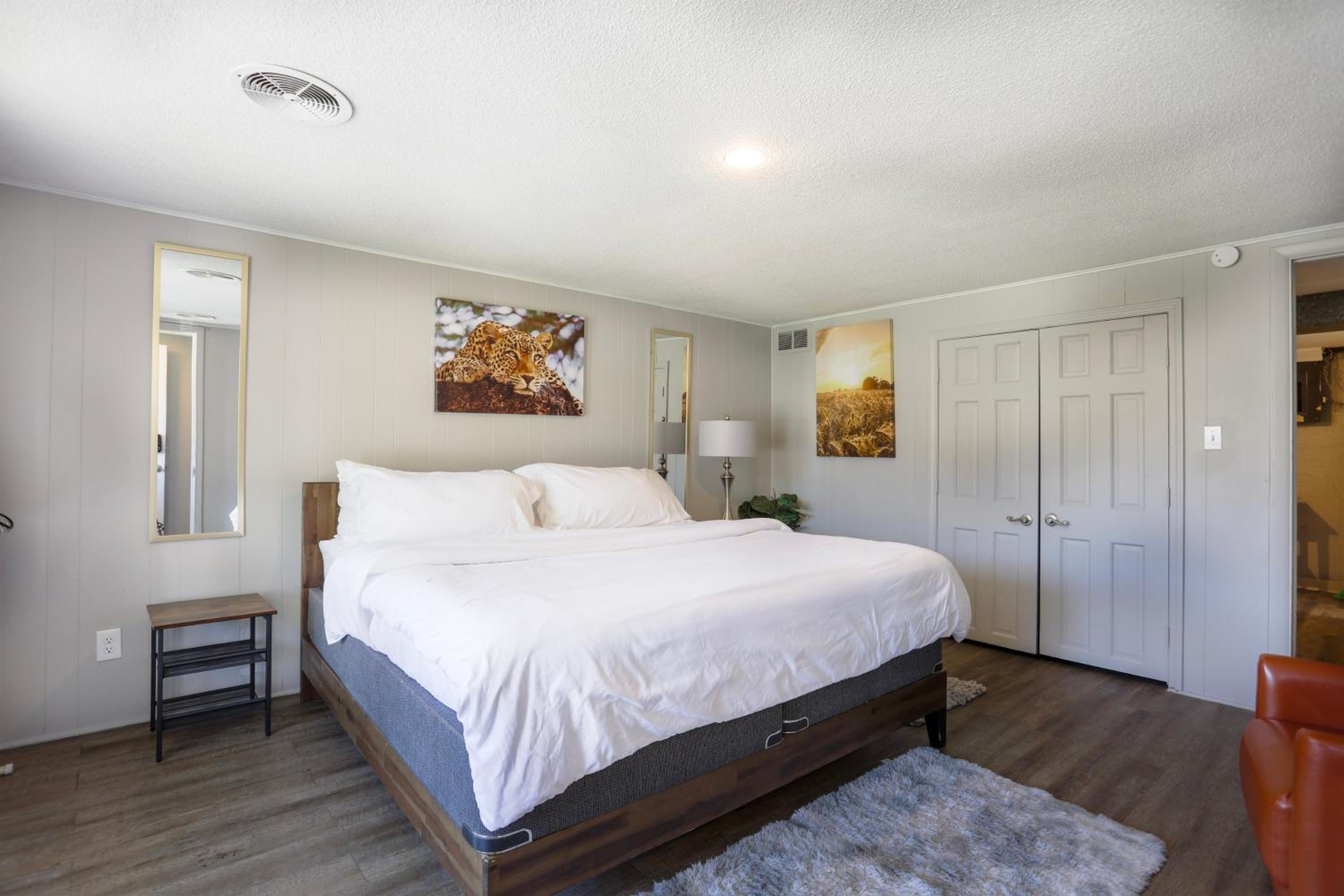 Family Friendly Overland Park home - Property Image 29