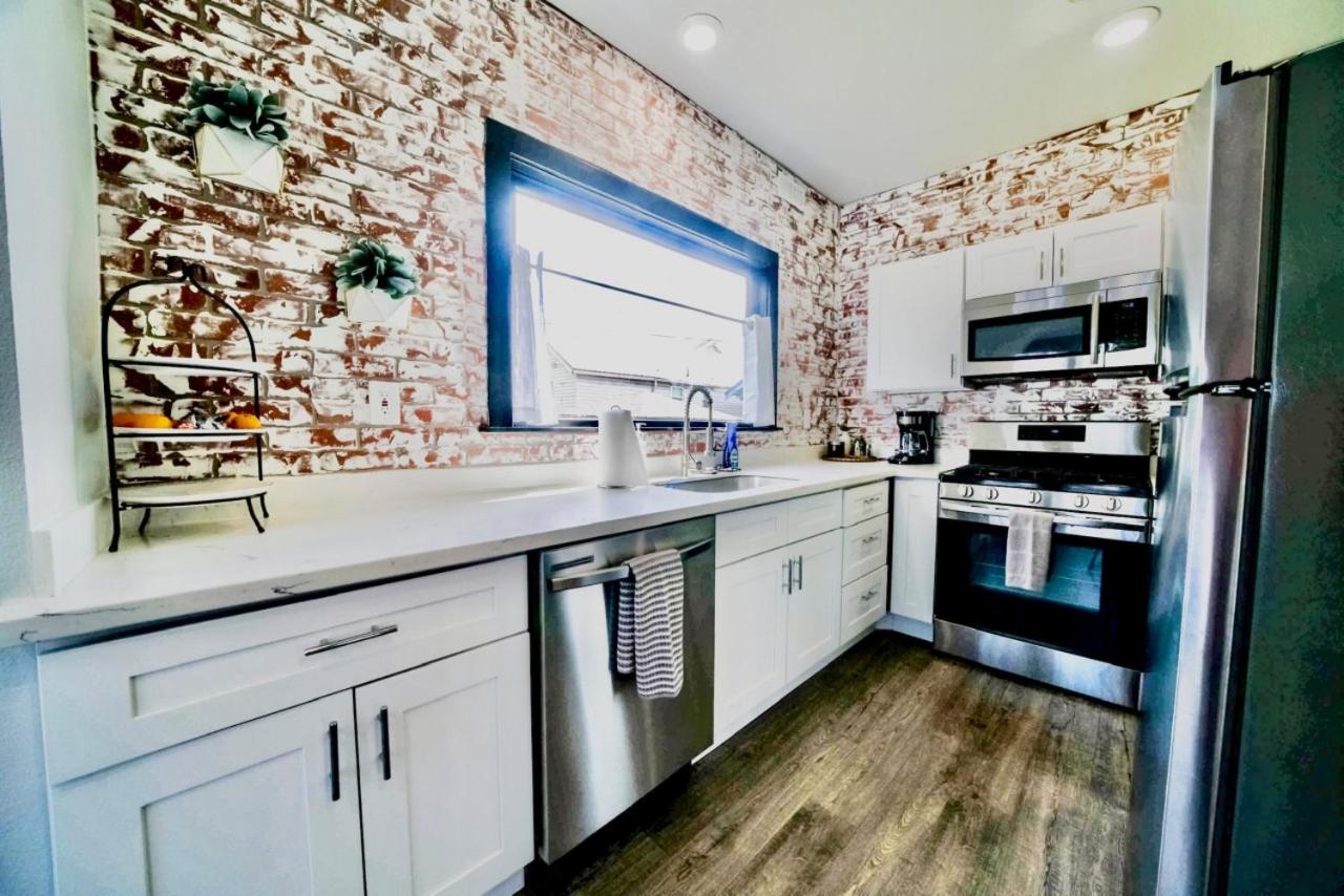 10 Bedroom Historical Downtown Albany Pet Friendly Home view 2