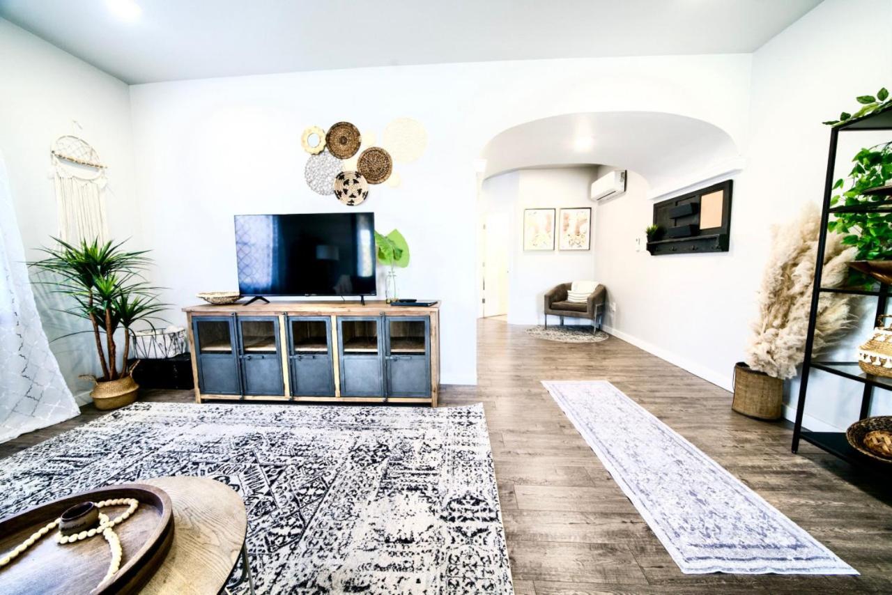 Albany Vacations - 10 Bedroom Historical Downtown Albany Pet Friendly Home - Property Image 2