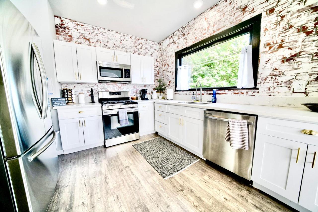 Albany Vacations - 10 Bedroom Historical Downtown Albany Pet Friendly Home - Property Image 5