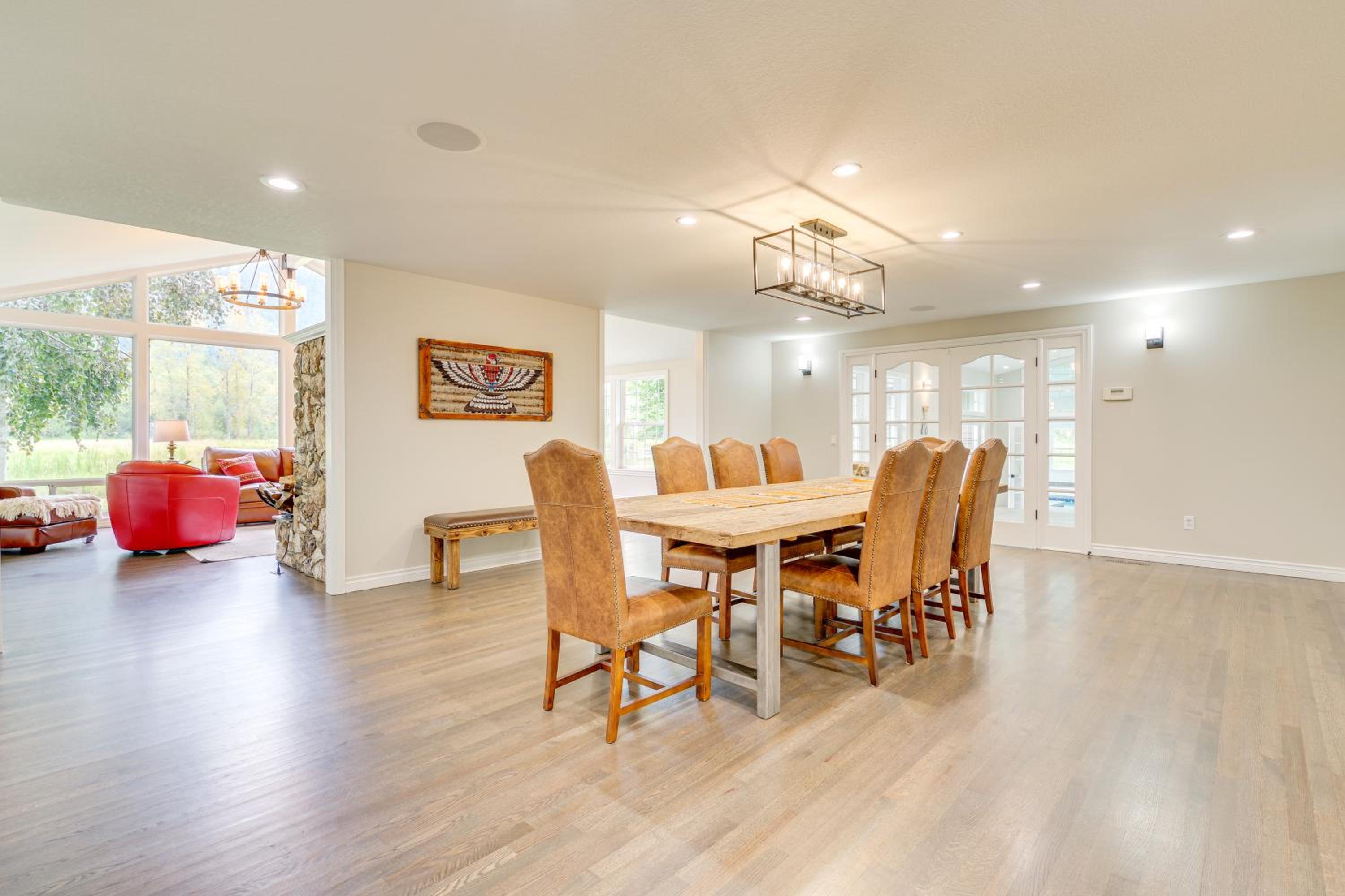 Private Pond & Indoor Pool: Grand Arlington Villa!