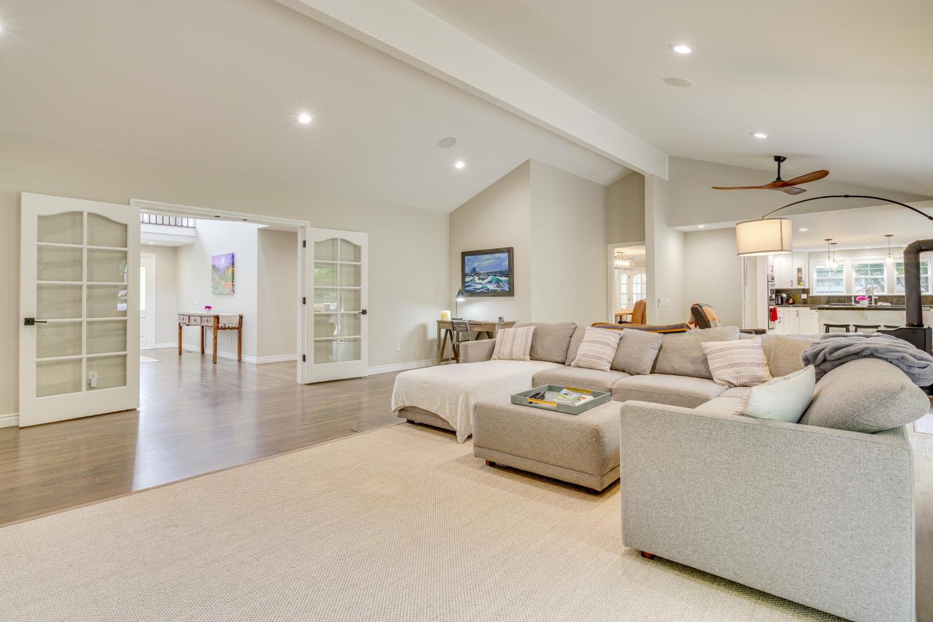 Private Pond & Indoor Pool: Grand Arlington Villa!