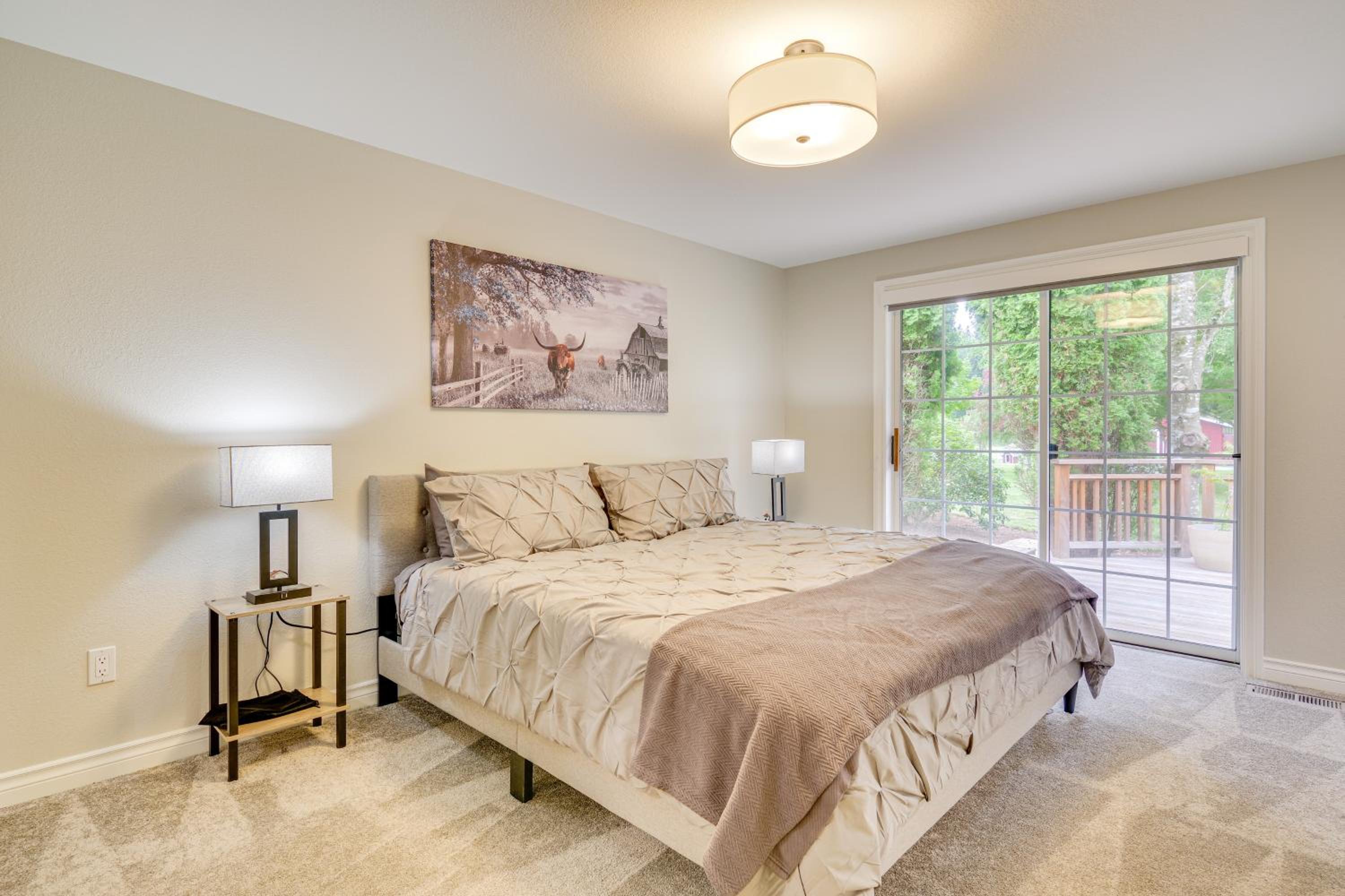 Private Pond & Indoor Pool: Grand Arlington Villa!