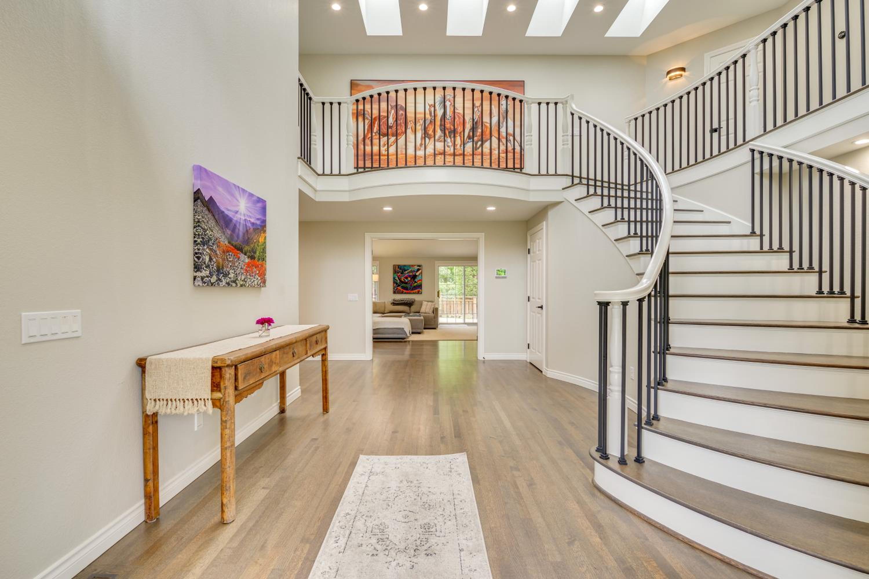 Private Pond & Indoor Pool: Grand Arlington Villa!