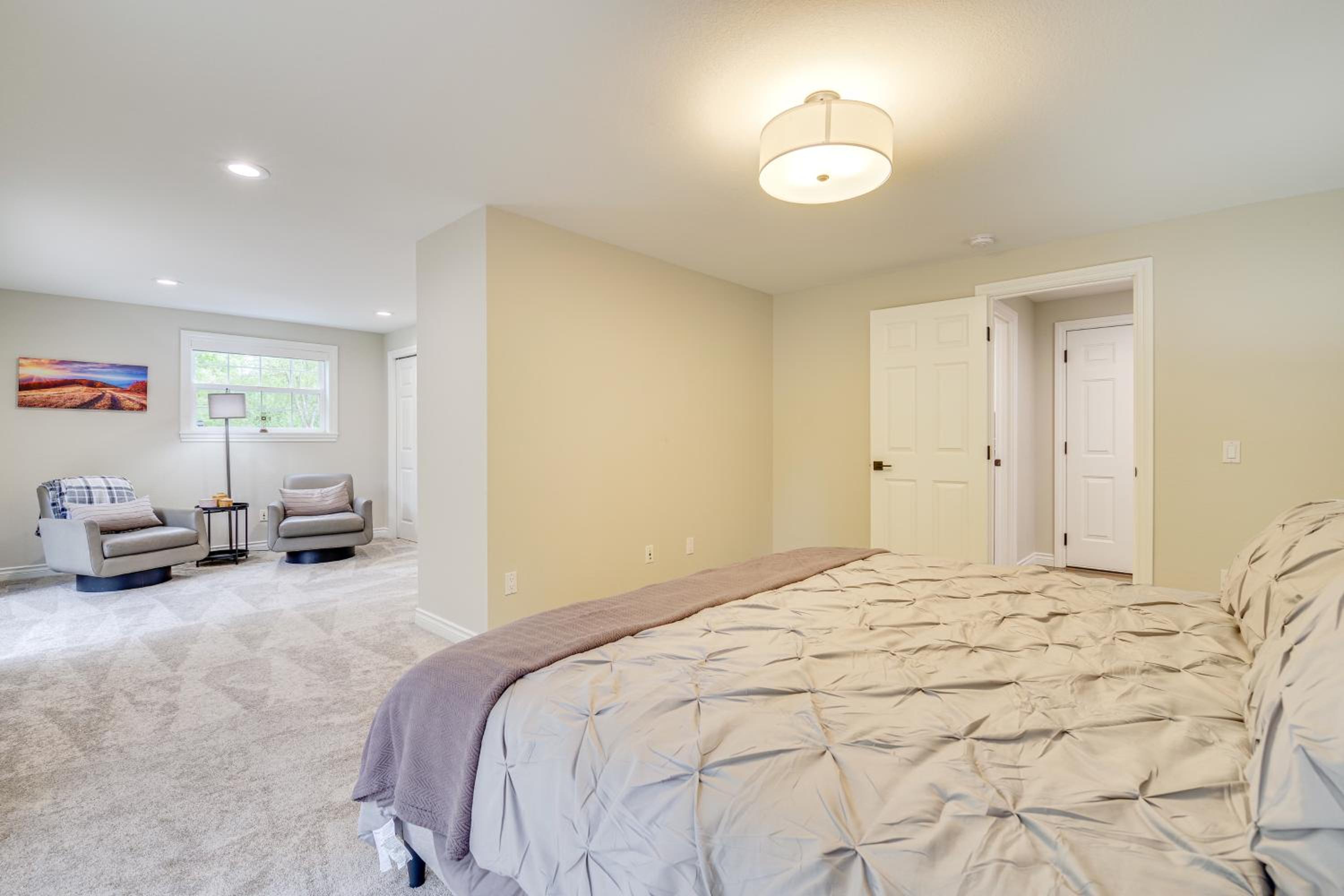 Private Pond & Indoor Pool: Grand Arlington Villa!