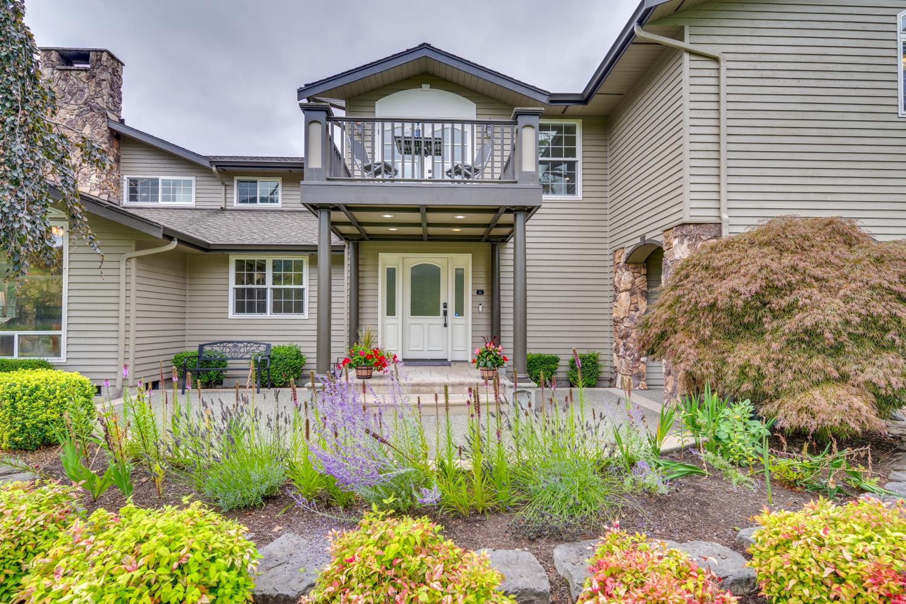 Private Pond & Indoor Pool: Grand Arlington Villa!