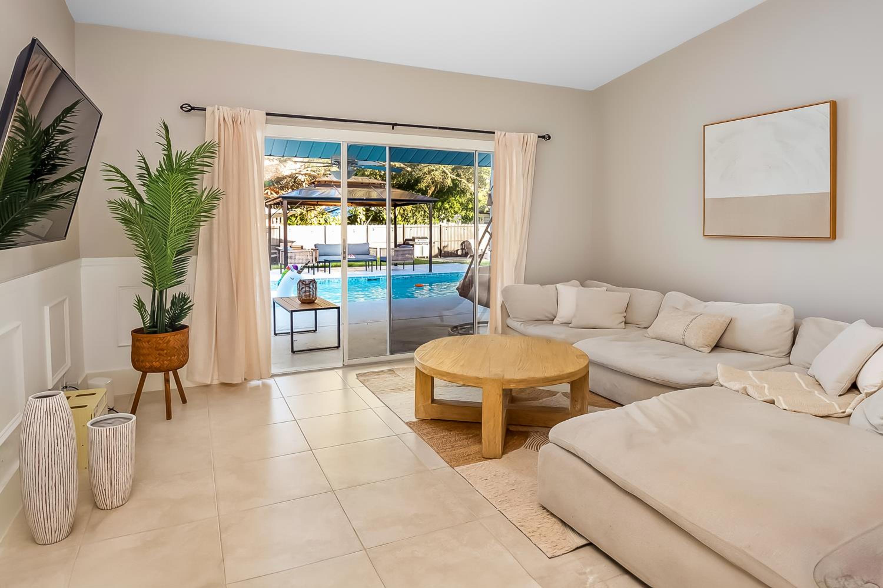 Unique Pool - Villa Mykonos! 2miles to downtown, King Bed, Fast WiFi, Attached to one more Villa, photo 14