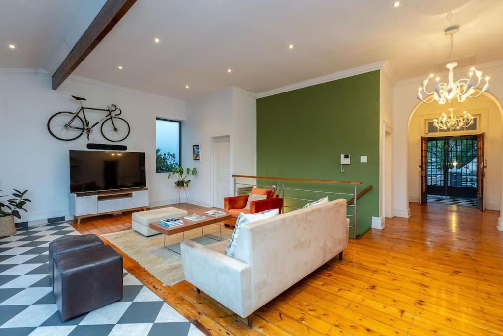 Victorian Premier 3BR view 5