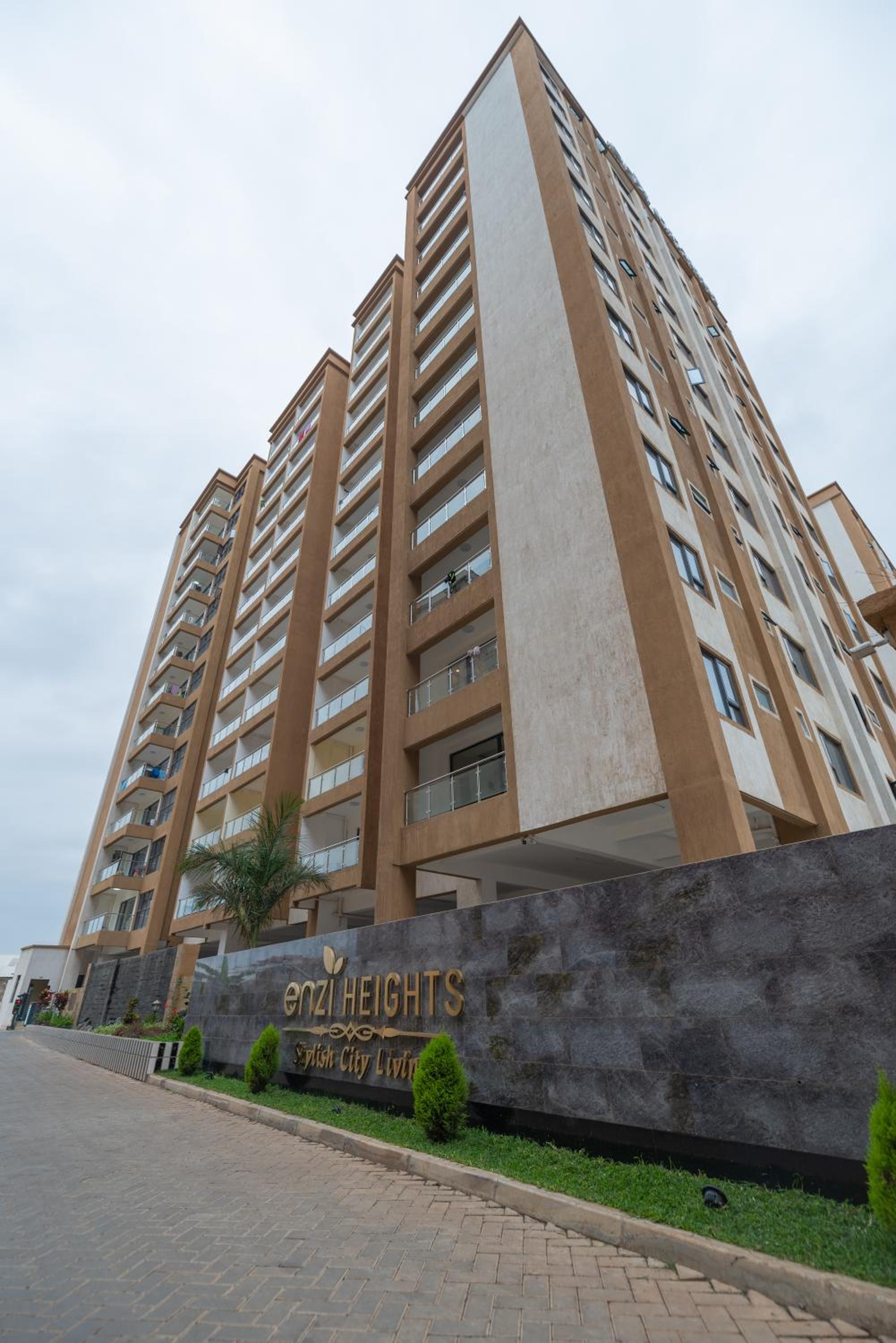 Exquisite Condo with Free parking Gym and Pool view 2