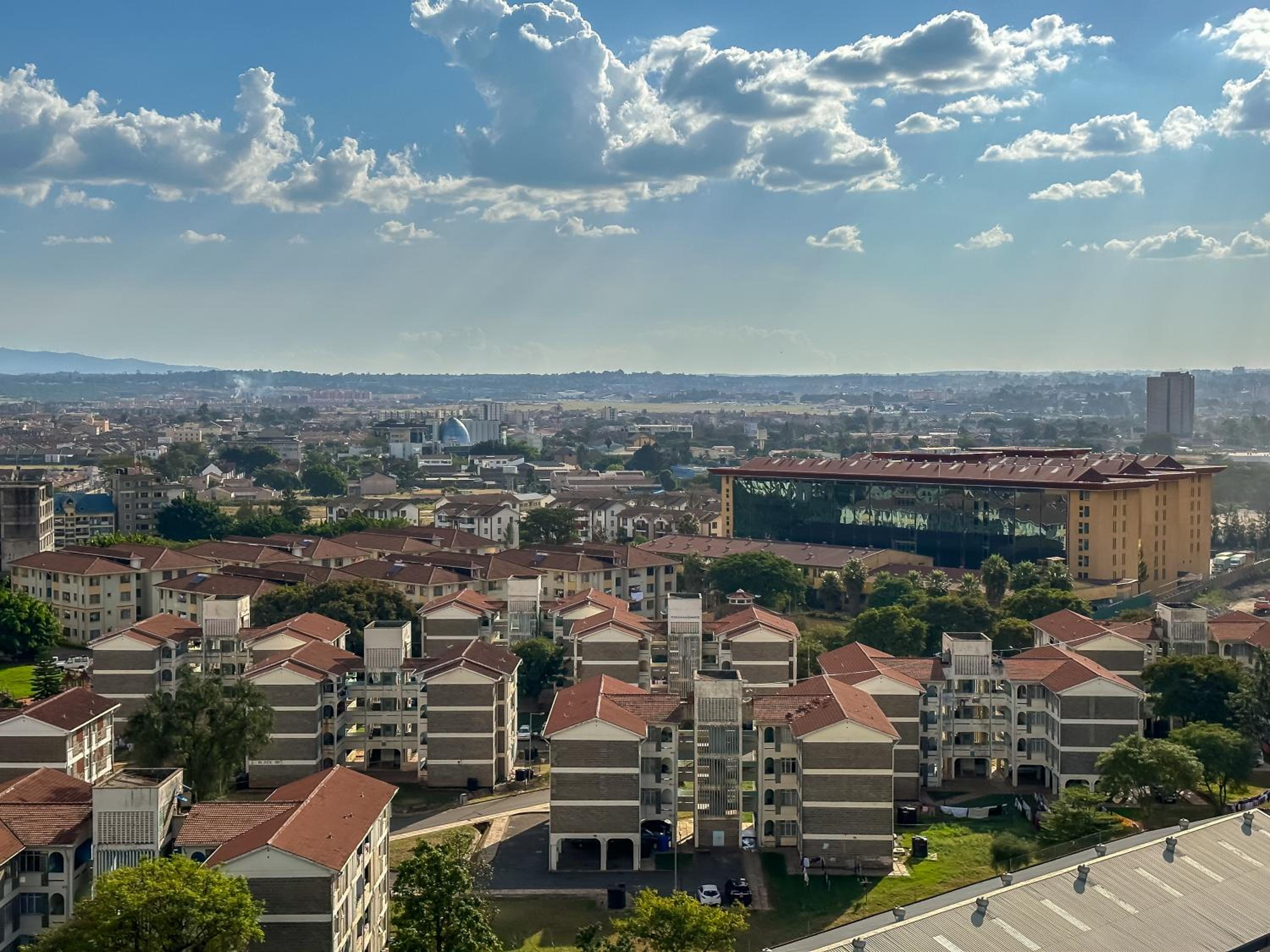 Exquisite Condo with Free parking Gym and Pool view 3
