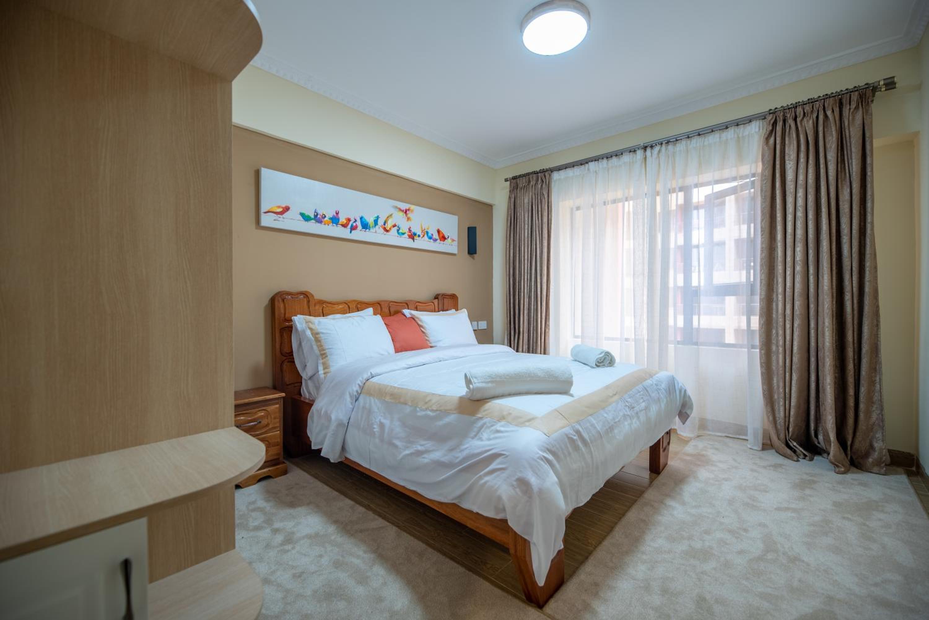 Exquisite Condo with Free parking Gym and Pool view 4
