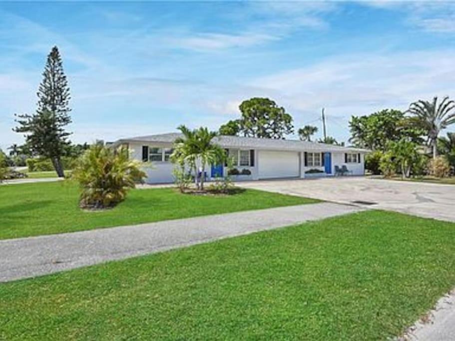 697 NEAR BEACH, FENCED DOGGIE Area, COZY BEACH HOME, LARGE DRIVEWAY view 3