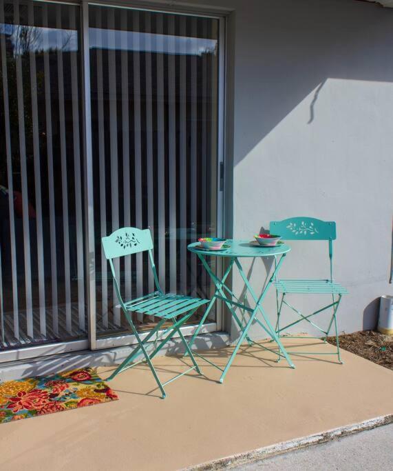 Beach Getaway,Walk orBike to beach,Fenced for doggie, Large Driveway view 2