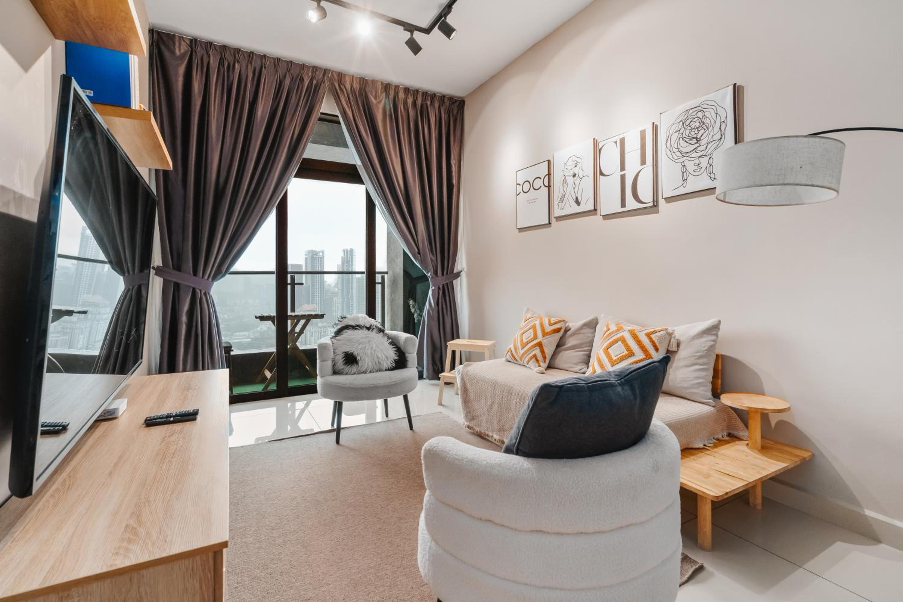 Cozy Apartment with KLCC View & 1 Min to LRT Station