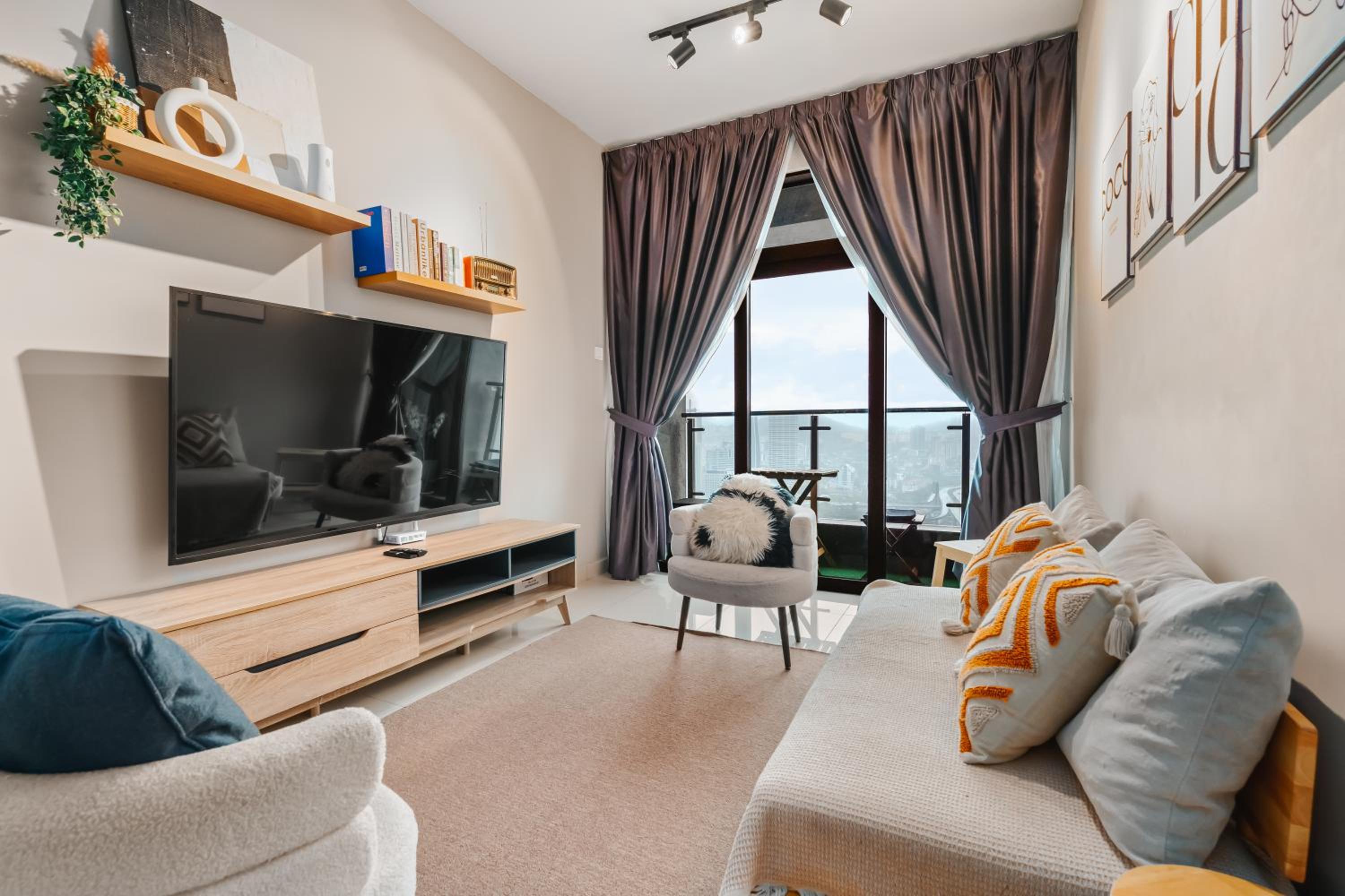 Cozy Apartment with KLCC View & 1 Min to LRT Station