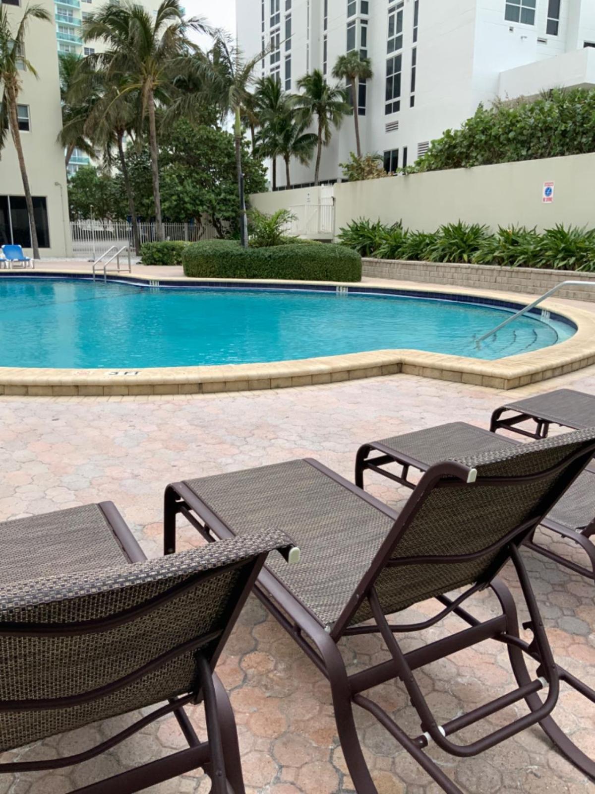 Modern Ocean View Apartment by Miami Te Espera - HALLANDALE 9E