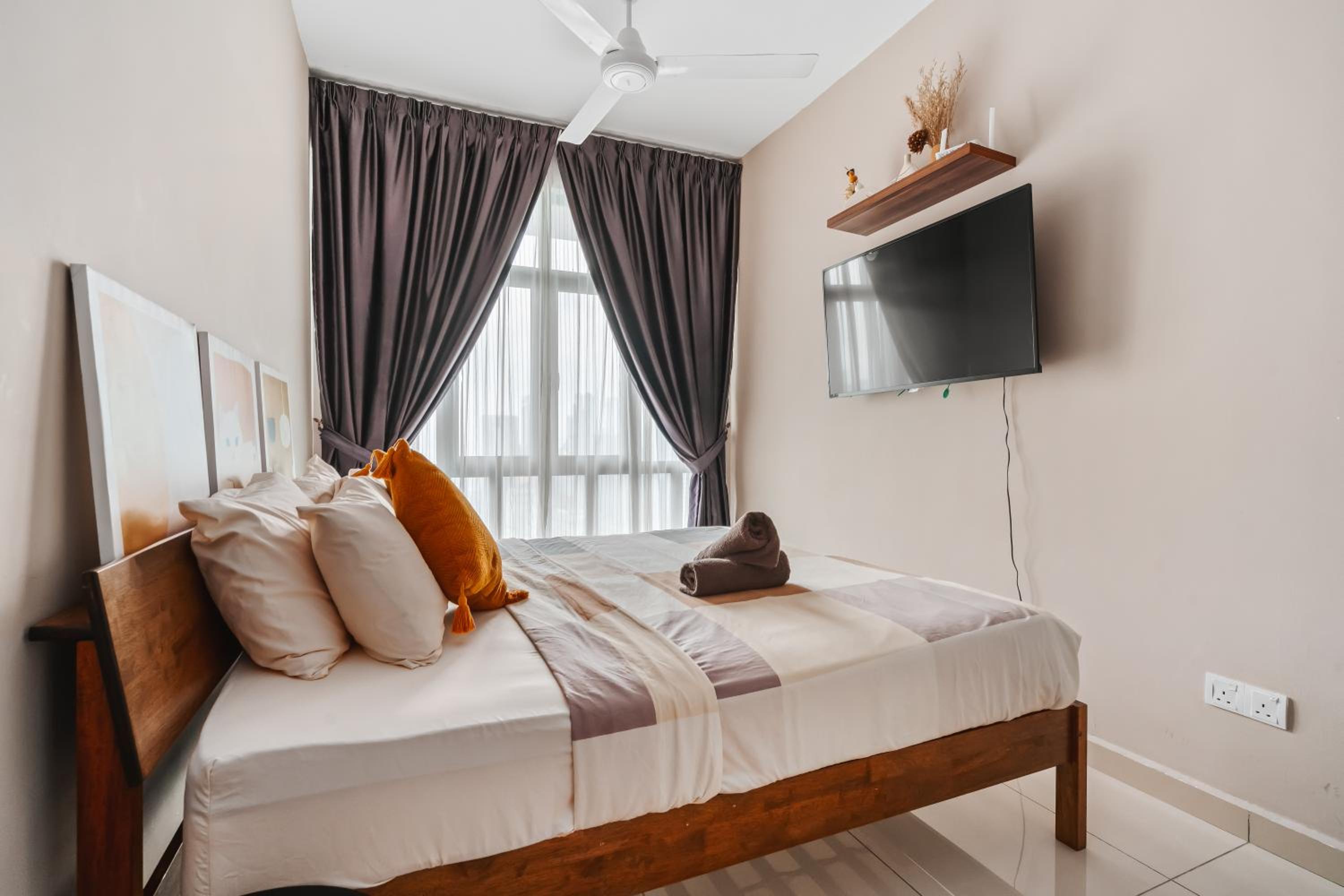 Cozy Apartment with KLCC View & 1 Min to LRT Station