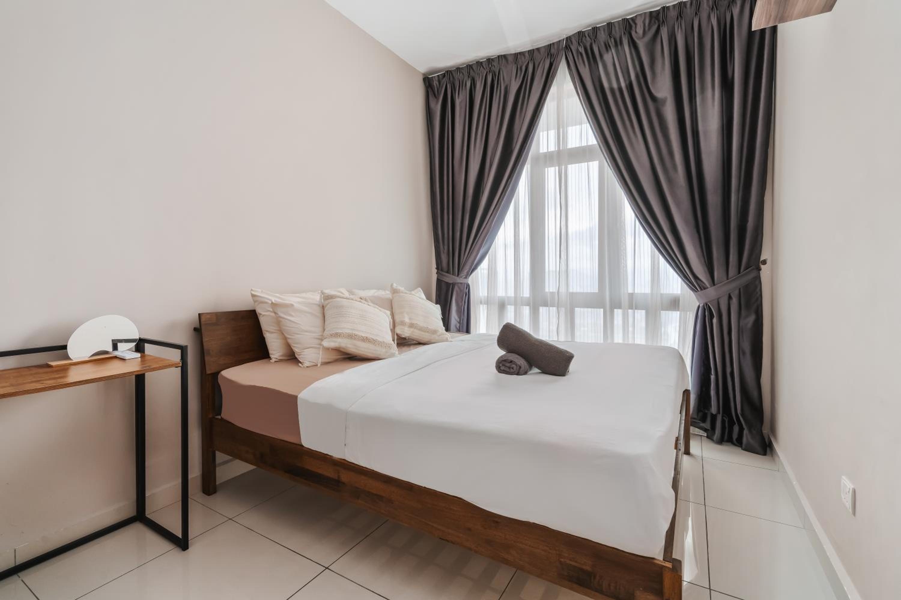 Cozy Apartment with KLCC View & 1 Min to LRT Station