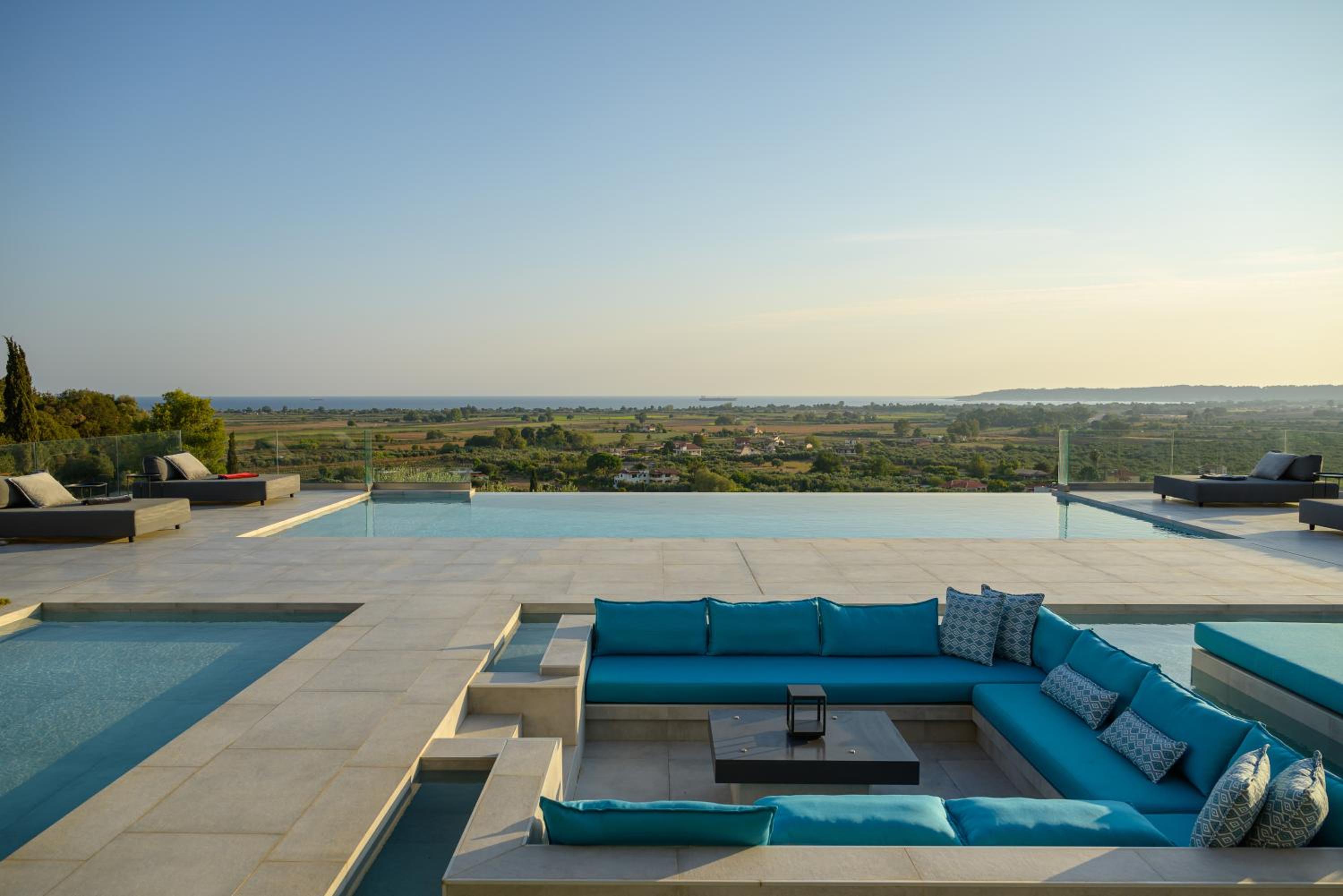 Reina del Cielo Luxury Villa view 4