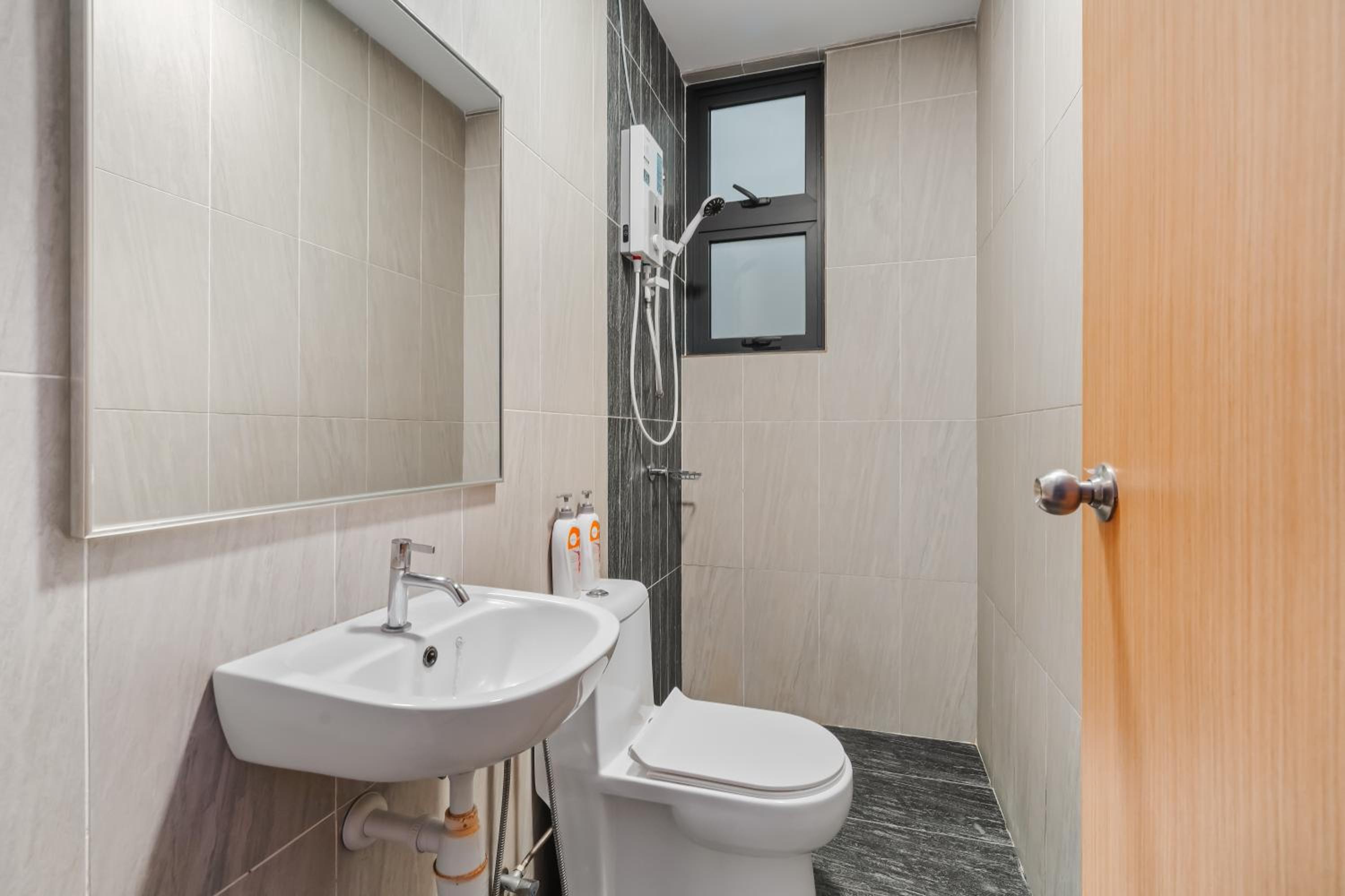 Cozy Apartment with KLCC View & 1 Min to LRT Station