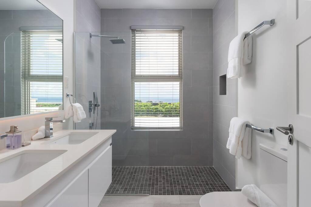 Westmoreland Luxury Villa, Pool, Sea Views, Beach Club Access