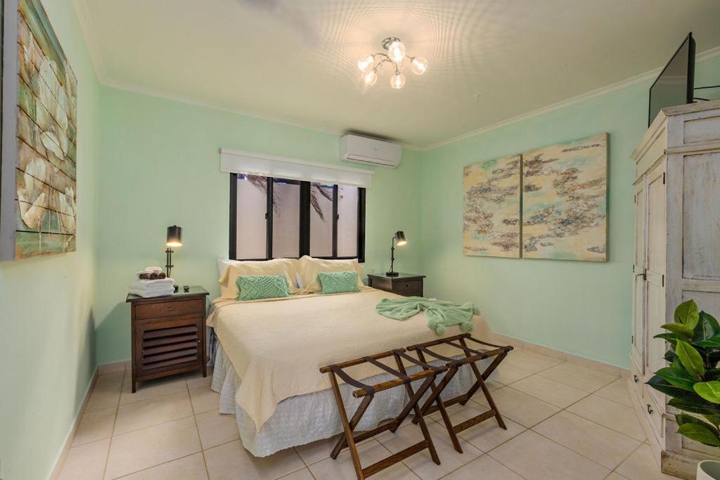Private Esmeralda Villa