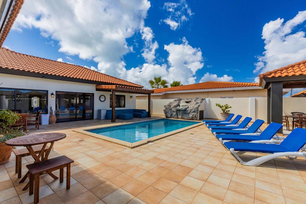Private Esmeralda Villa