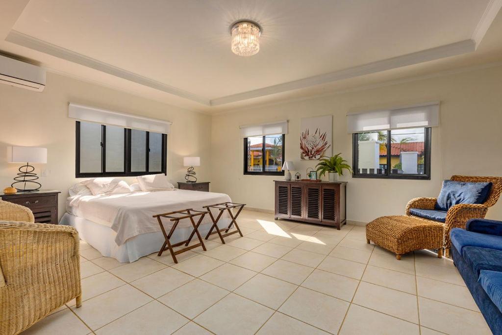Private Esmeralda Villa